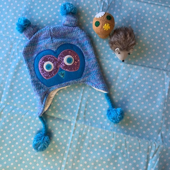 Adorable kids owl hat and scarf two piece set. - Picture 3 of 3